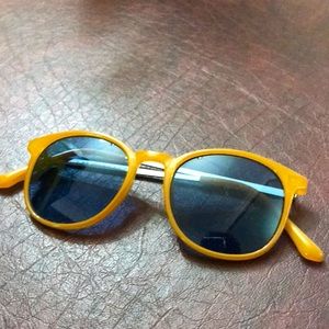 Groovy yellow sunglasses!